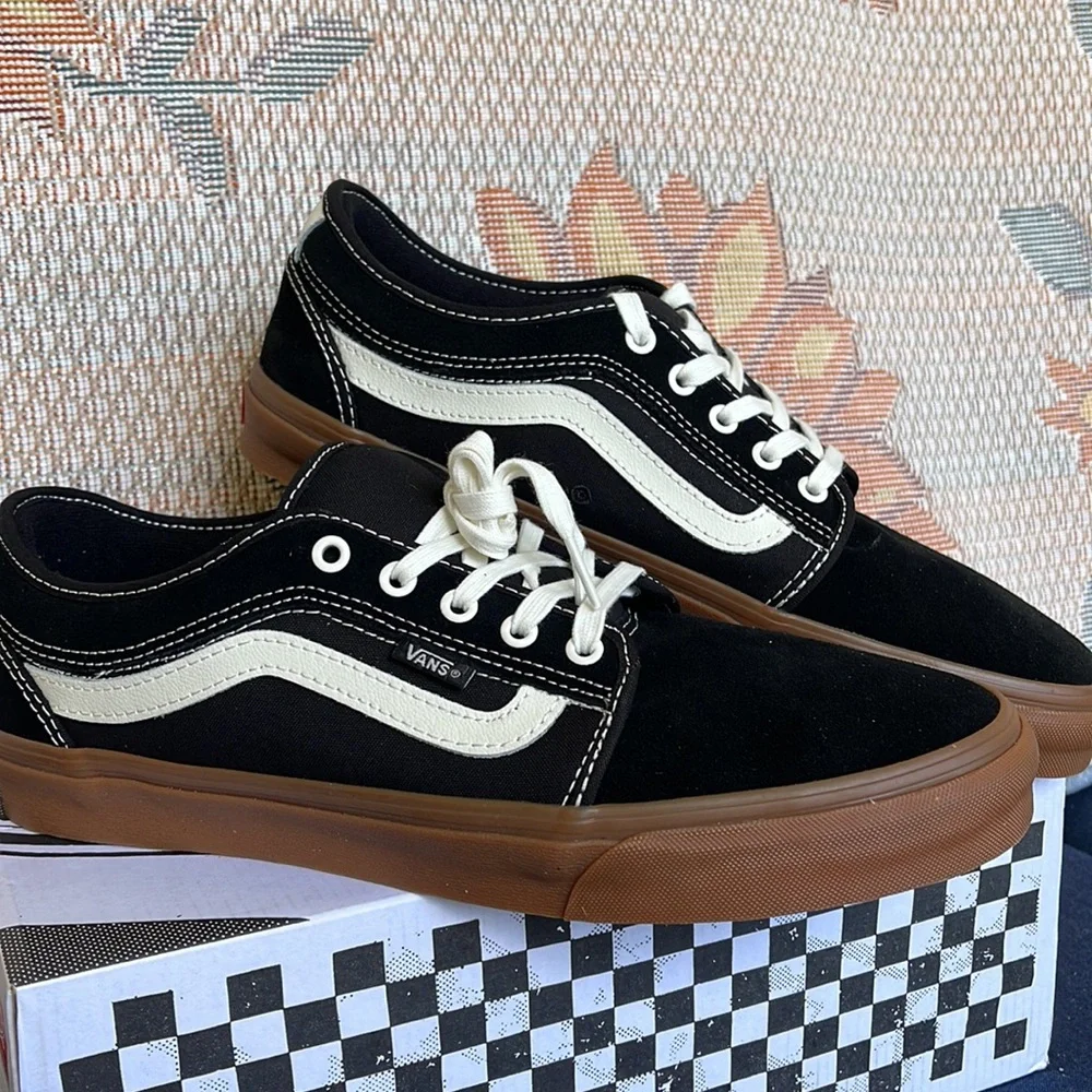 Vans Men’s Chukka Low Sid
Black/Gum
VN0A5KQZB9M Snickers - Picture 6 of 16